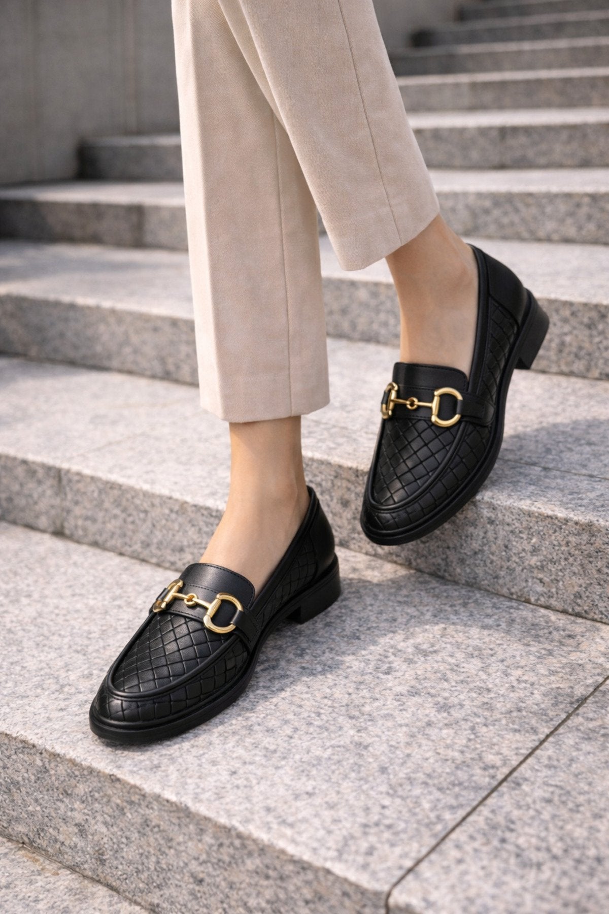 Kadın Örgü Desenli Gold Zincir Tokalı Kalın Tabanlı Loafer Ayakkabı