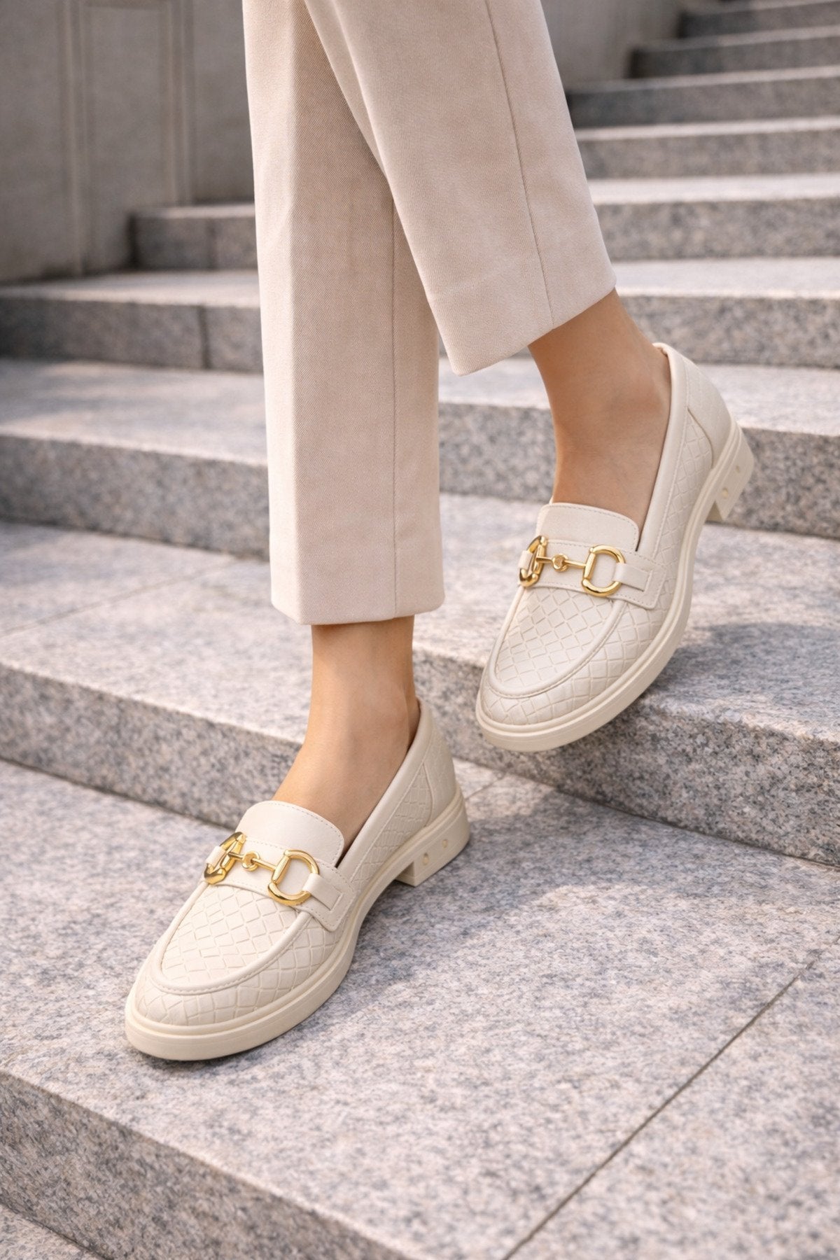 Kadın Örgü Desenli Gold Zincir Tokalı Kalın Tabanlı Loafer Ayakkabı