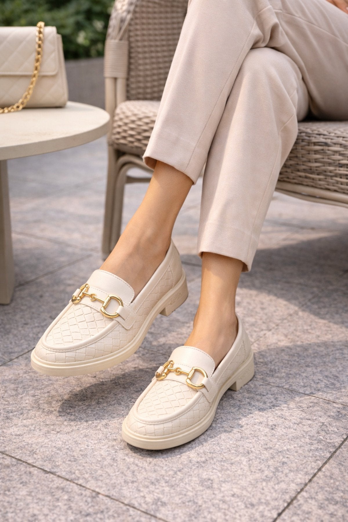 Kadın Örgü Desenli Gold Zincir Tokalı Kalın Tabanlı Loafer Ayakkabı