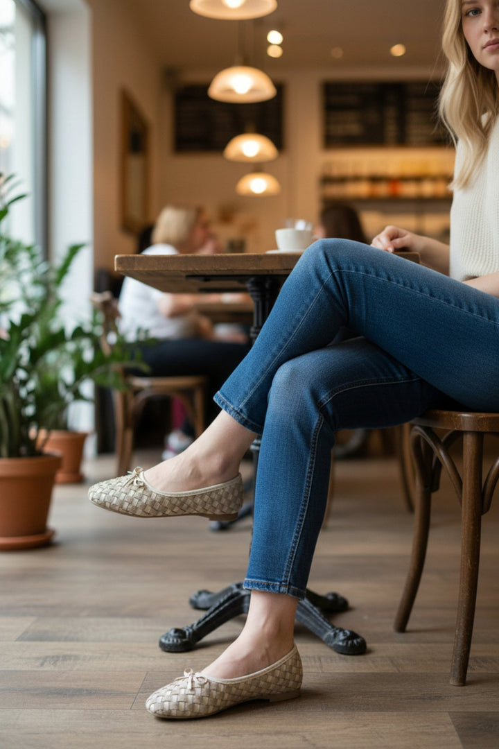 Kadın Bej Süet ve Suni Deri Mix Dokulu Örgü Desenli Fiyonklu Babet