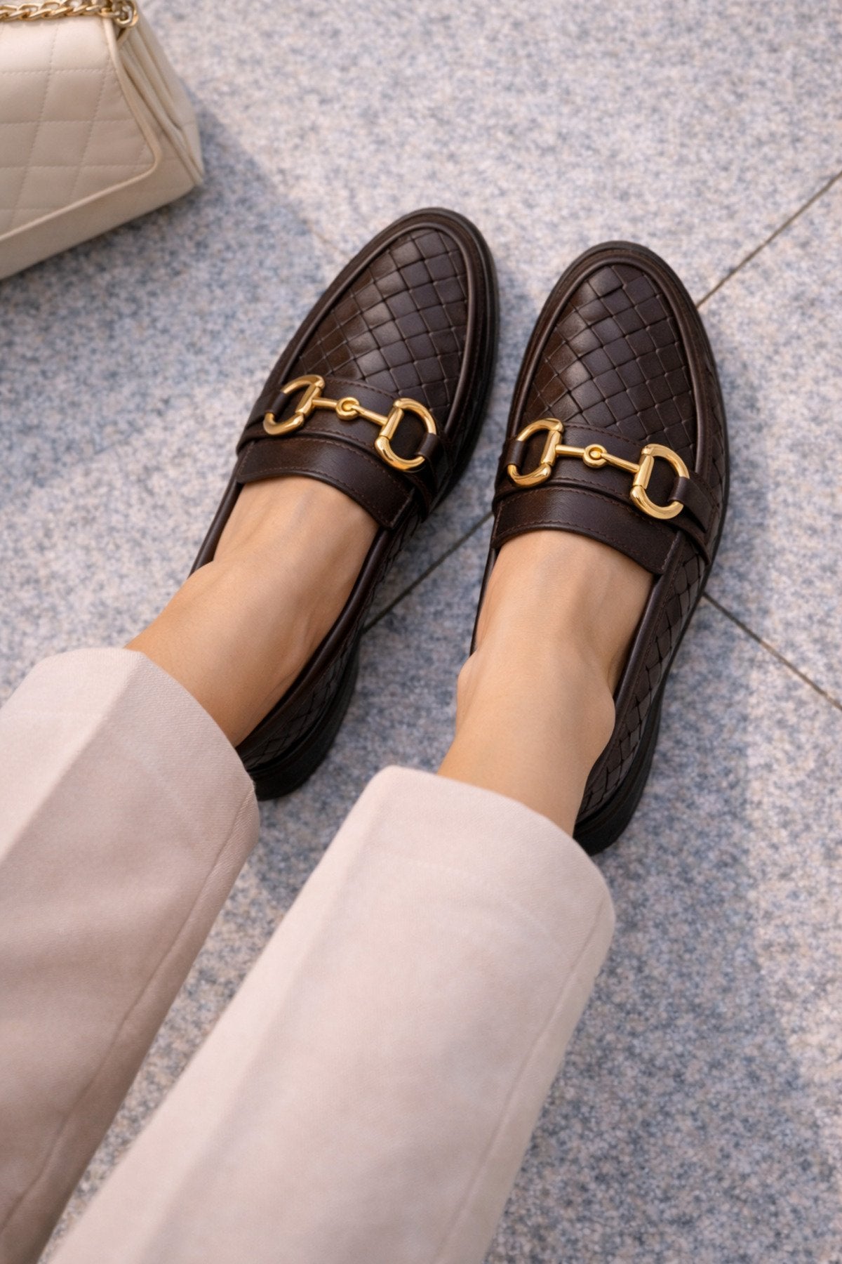 Kadın Örgü Desenli Gold Zincir Tokalı Kalın Tabanlı Loafer Ayakkabı