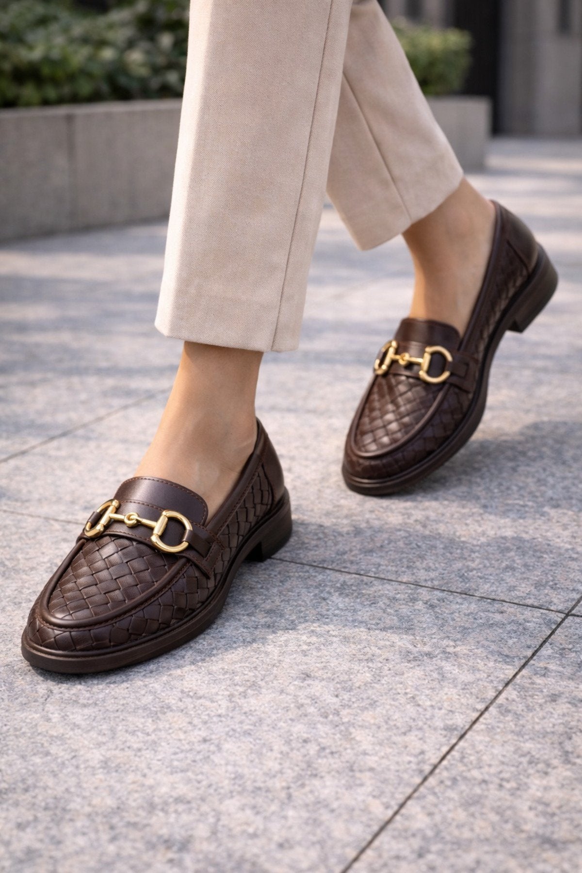 Kadın Örgü Desenli Gold Zincir Tokalı Kalın Tabanlı Loafer Ayakkabı